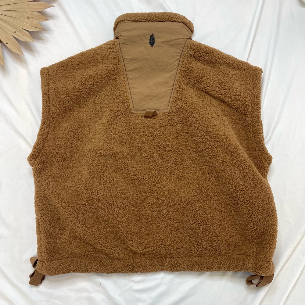 Free People FP Movement Scout It Out Twig Honey Tan Sherpa Oversized Vest Medium - Picture 9 of 10